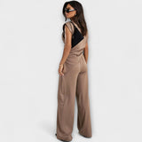 Asymetrický set s dramatickými rameny