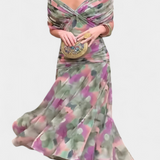 Dlouhé květinové šaty s výstřihem do V a romantickou elegancí