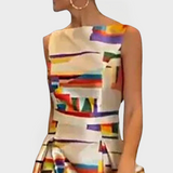 Dlouhé šaty s geometrickými vzory a moderním střihem