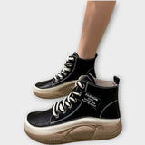 Tenisky na platformě ve street stylu