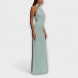 Dlouhé šaty s krčním vázáním a saténovou texturou