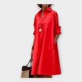 Elegantní polo šaty vyrobené z prémiové tkaniny