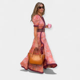 Romantické šaty s páskem a saténovými volány