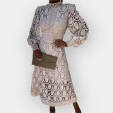 Romantické šaty s krajkovými detaily