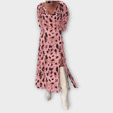 Šaty midi s potiskem zvířecí srsti a dlouhým rukávem