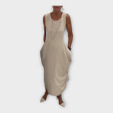 Lehké šaty s moderní siluetou a kapsami