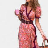 Romantické šaty s páskem a saténovými volány