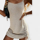 Bezramenné pletené šaty s páskem