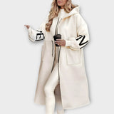 Dlouhý kabát s kapucí a výraznými rukávy