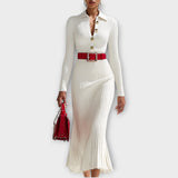 Elegantní pletené midi šaty s detaily zlatých knoflíků