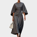 Elegantní minimalistické šaty s páskem a širokými rukávy