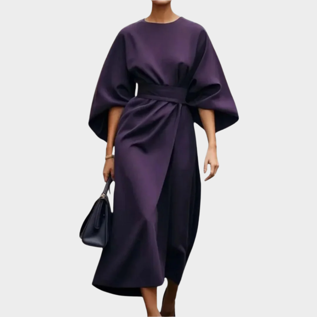 Elegantní minimalistické šaty s páskem a širokými rukávy