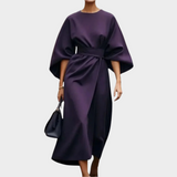 Elegantní minimalistické šaty s páskem a širokými rukávy