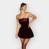 Elegantní mini šaty