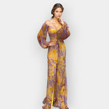 Vzdušné šaty s otvorem