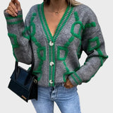 Moderní pletený vest s geometrickým vzorem