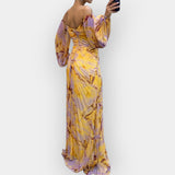 Vzdušné šaty s otvorem