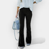 Kalhoty s vysokým pasem a širokými nohavicemi