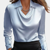 Elegantní saténová blůza s drapovaným výstřihem
