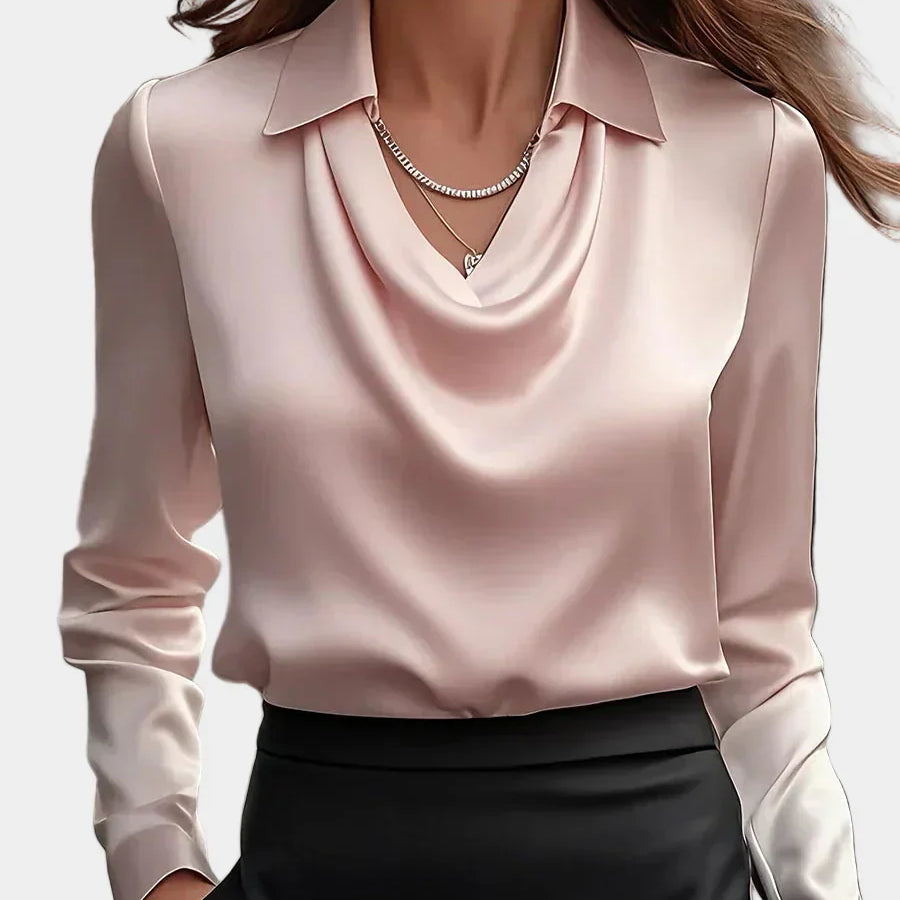 Elegantní saténová blůza s drapovaným výstřihem
