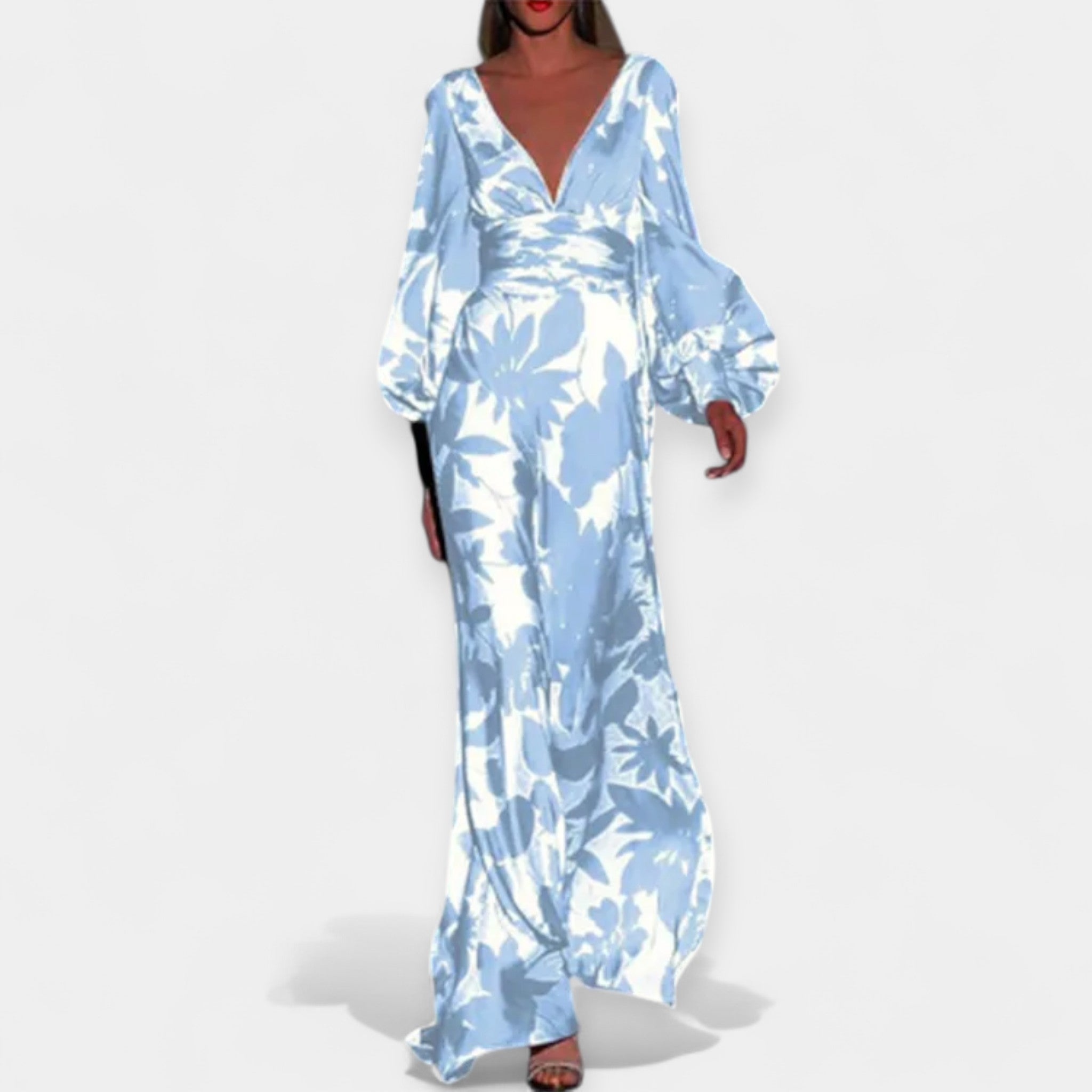 Šaty s vzdušnými detaily