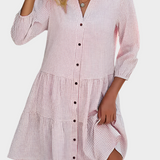 Lehký a lichotivý letní šaty s kostkovaným vzorem