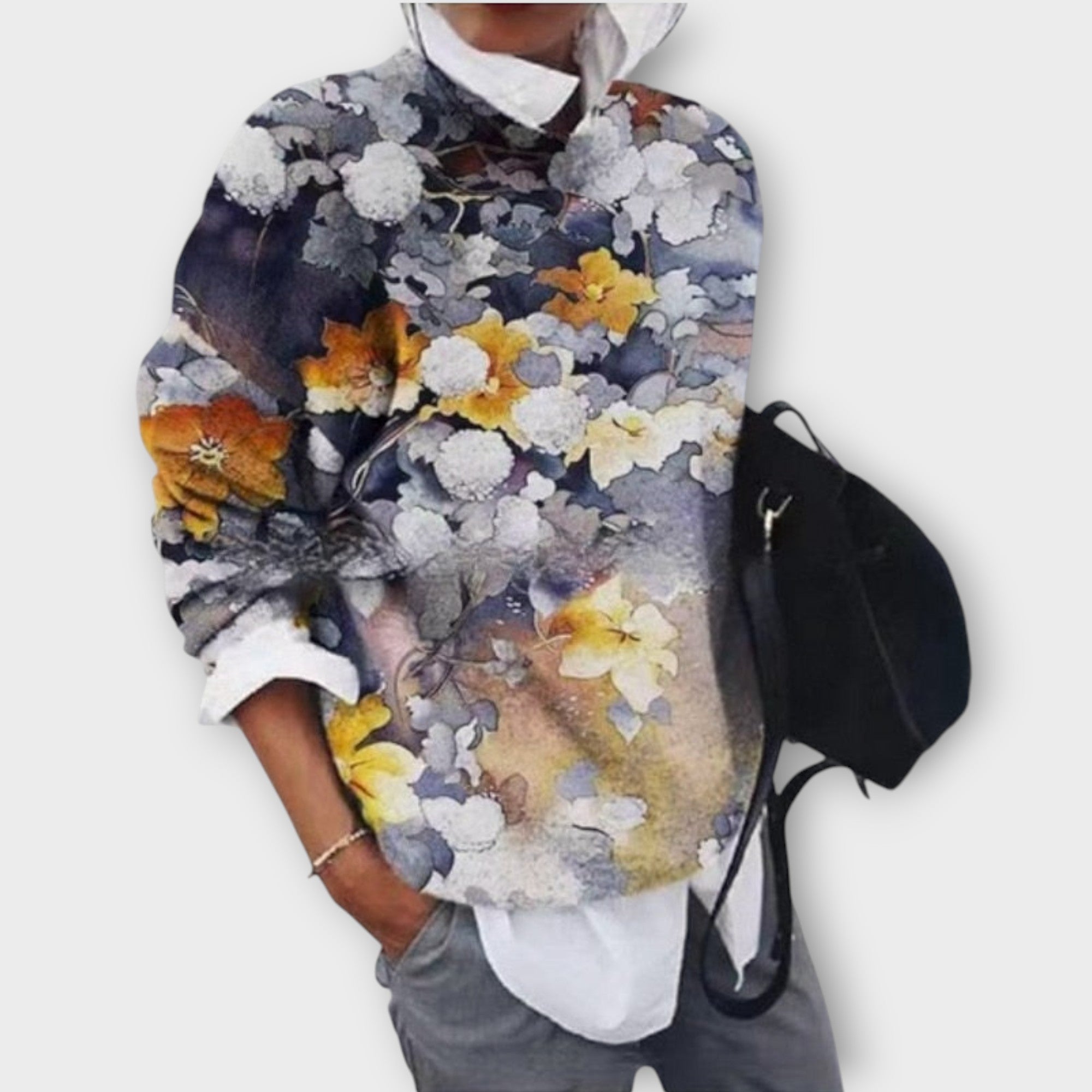 Elegantní vzorovaný svetr s uměleckými detaily