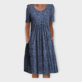 Šaty s květinovým vzorem a krátkými rukávy