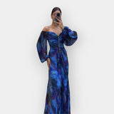 Vzdušné šaty s otvorem