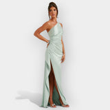 Saténové šaty pro aristokratické večery