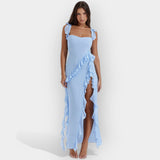 Šaty s rozparkem a volánkovými detaily