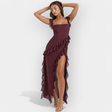 Šaty s rozparkem a volánkovými detaily