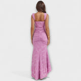 Dlouhé šaty s elegantním a rafinovaným korzetem