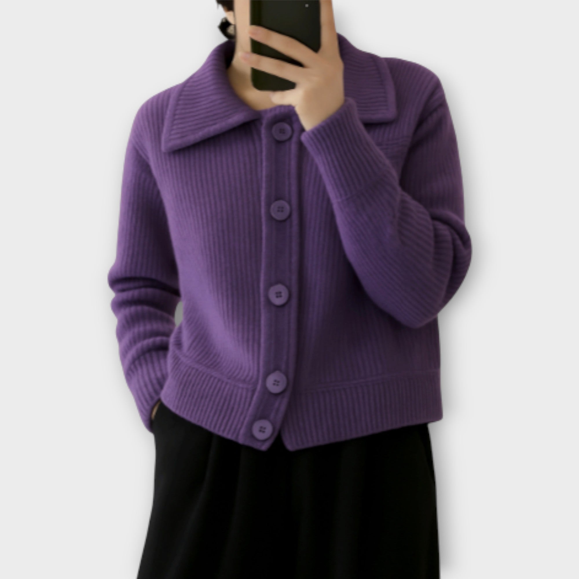 Hedvábný pletený cardigan s oversized knoflíky
