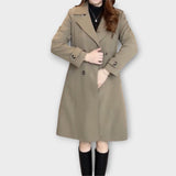 Klasický dvouřadý trenčkot s elegantním střihem