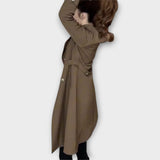 Klasický dvouřadý trenčkot s elegantním střihem